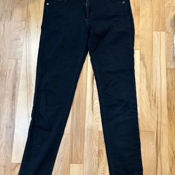 Assorted Denim Jeans Collection - Picture 4 of 5